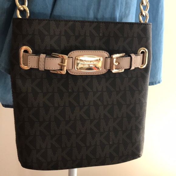 Michael Kors Crossbody, like new - Picture 2 of 4